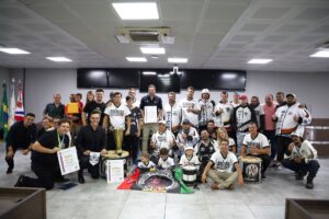 Moção de aplausos ao Rio Branco Esporte Clube é entregue em sessão solene na Câmara